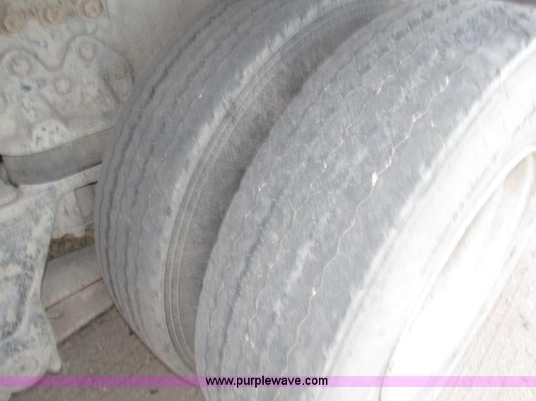 image for item B5206 1989 Ford L9000 tandem axle dump truck