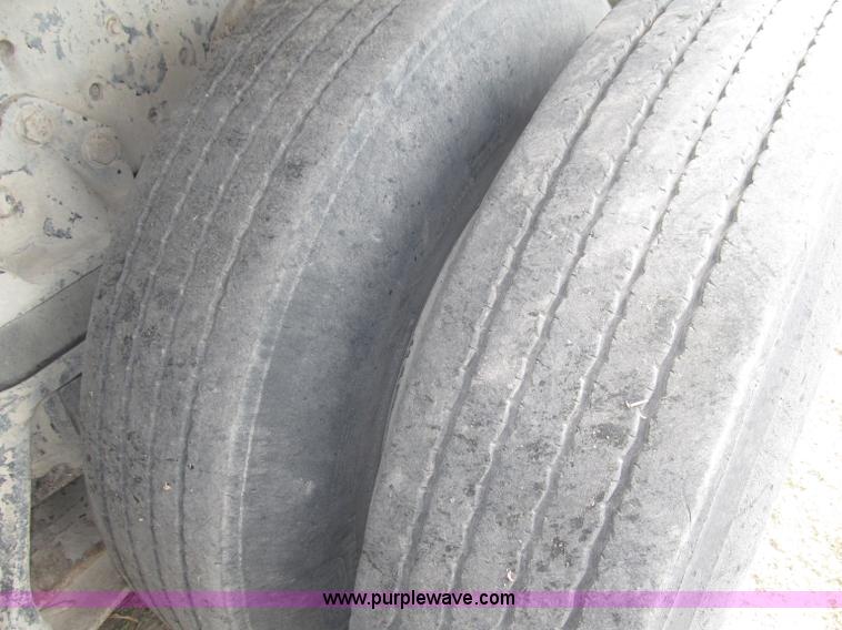 image for item B5206 1989 Ford L9000 tandem axle dump truck