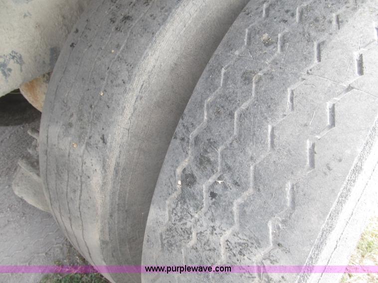 image for item B5206 1989 Ford L9000 tandem axle dump truck