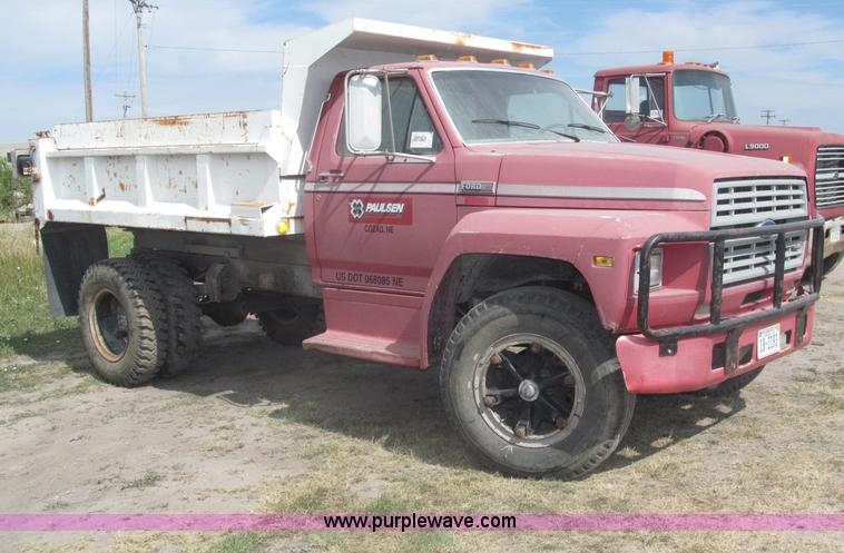 image for item B5207 1986 Ford F600 dump truck