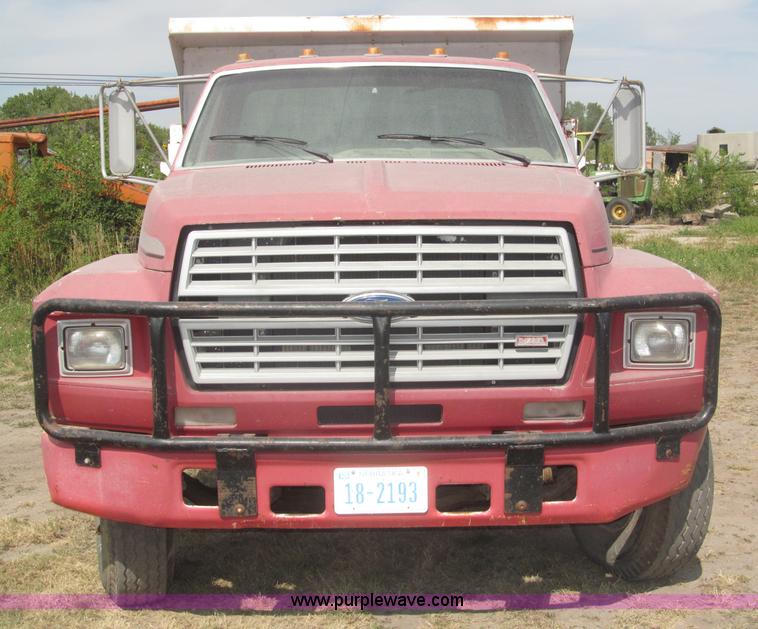 image for item B5207 1986 Ford F600 dump truck