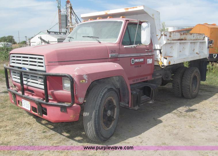 image for item B5207 1986 Ford F600 dump truck