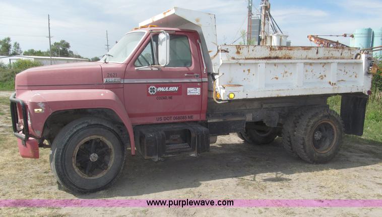 image for item B5207 1986 Ford F600 dump truck