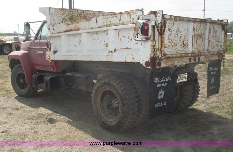 image for item B5207 1986 Ford F600 dump truck