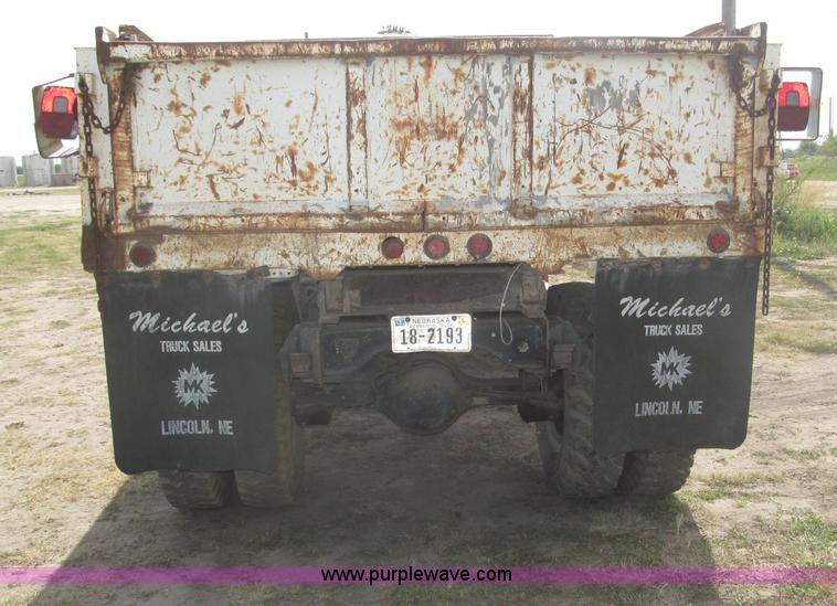 image for item B5207 1986 Ford F600 dump truck