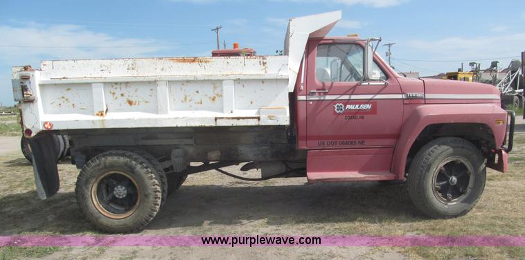 image for item B5207 1986 Ford F600 dump truck