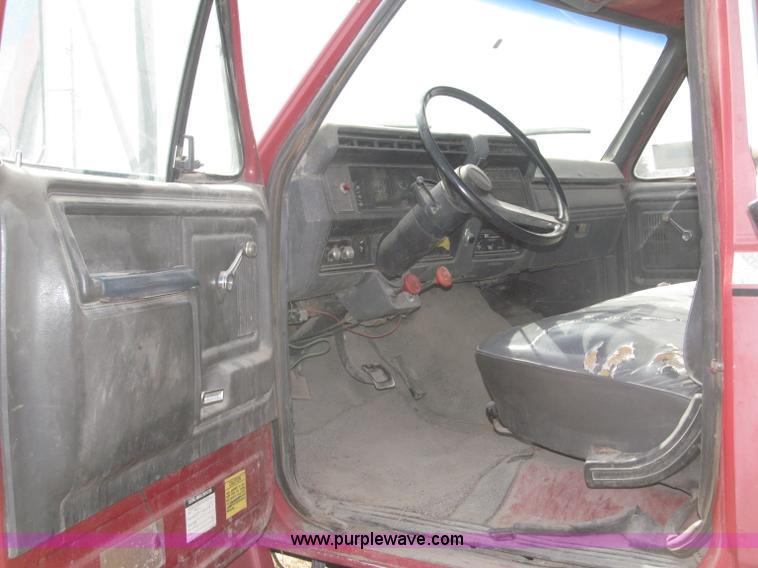 image for item B5207 1986 Ford F600 dump truck