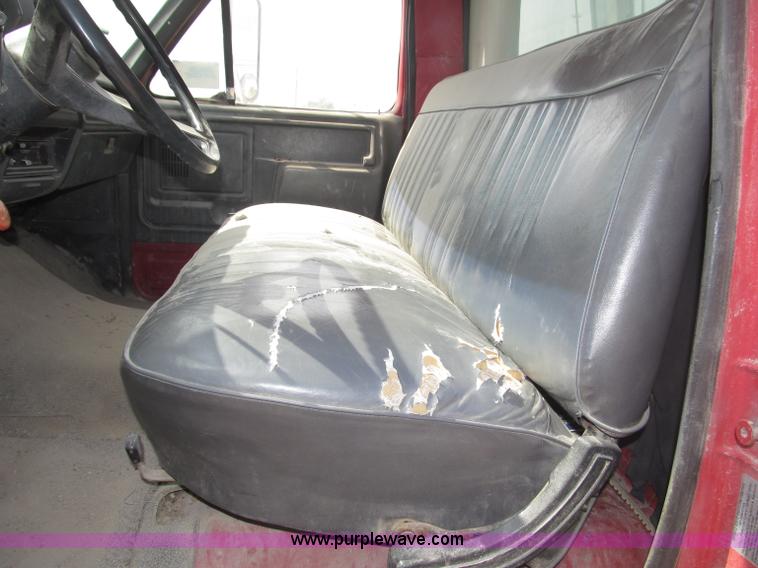 image for item B5207 1986 Ford F600 dump truck