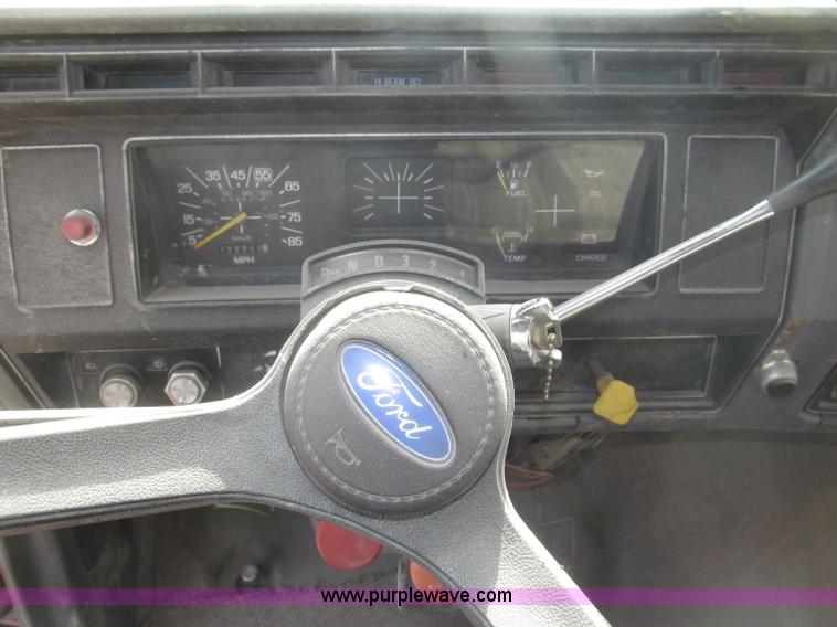 image for item B5207 1986 Ford F600 dump truck