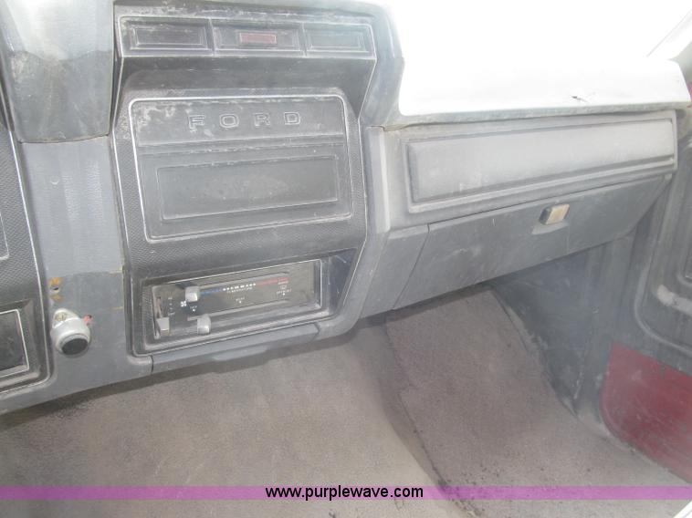 image for item B5207 1986 Ford F600 dump truck