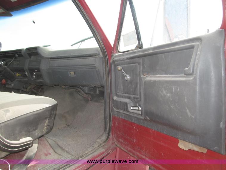 image for item B5207 1986 Ford F600 dump truck