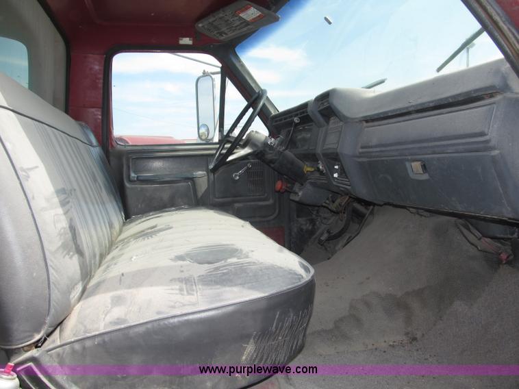 image for item B5207 1986 Ford F600 dump truck