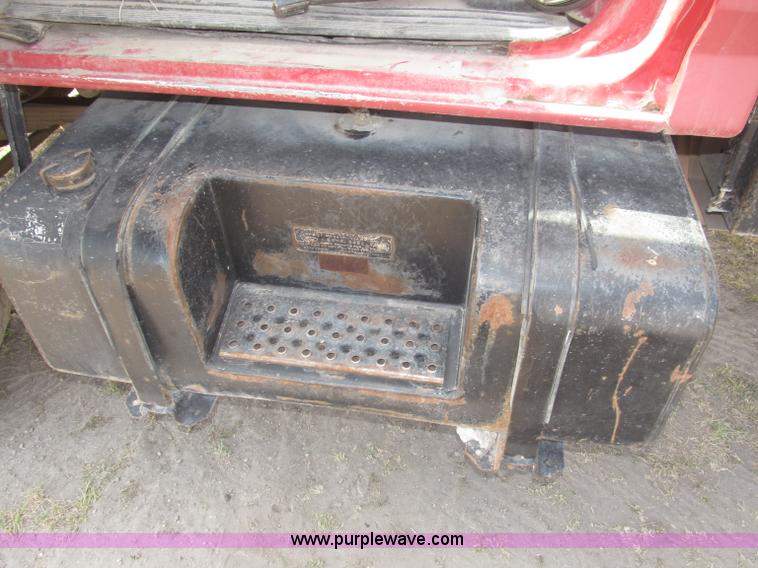 image for item B5207 1986 Ford F600 dump truck