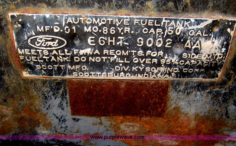 image for item B5207 1986 Ford F600 dump truck