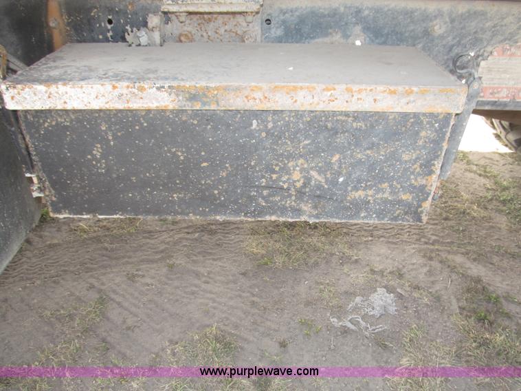 image for item B5207 1986 Ford F600 dump truck