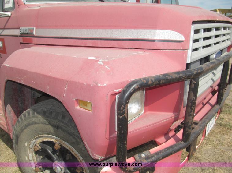 image for item B5207 1986 Ford F600 dump truck