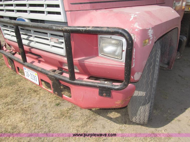 image for item B5207 1986 Ford F600 dump truck