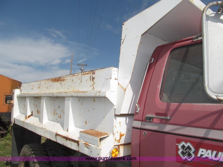 image for item B5207 1986 Ford F600 dump truck