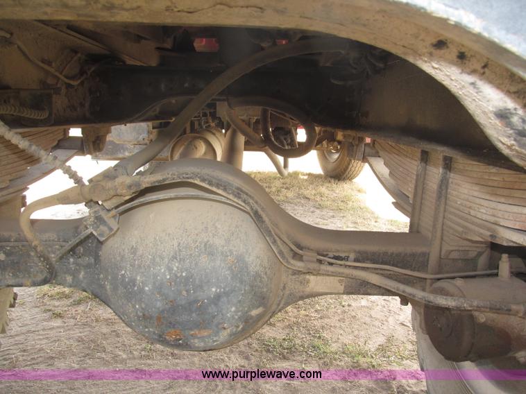 image for item B5207 1986 Ford F600 dump truck