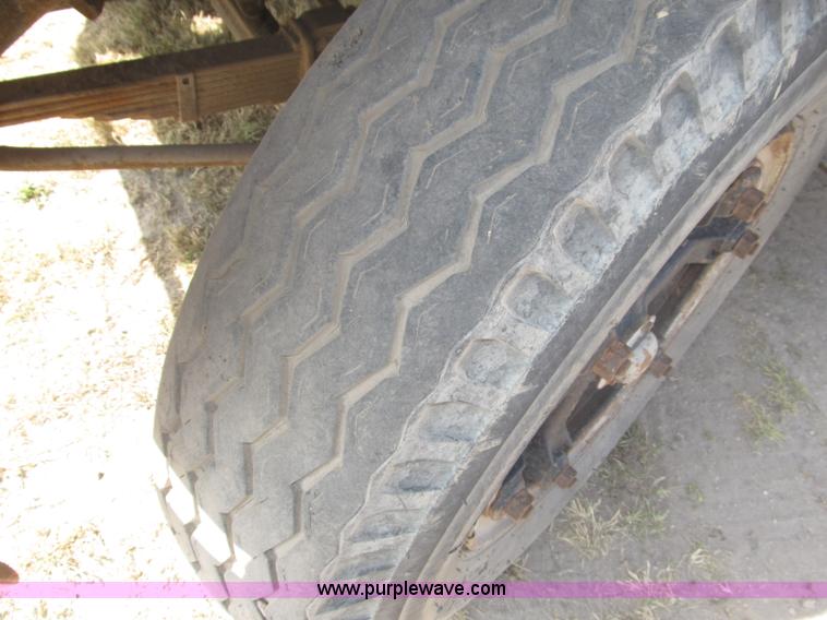 image for item B5207 1986 Ford F600 dump truck