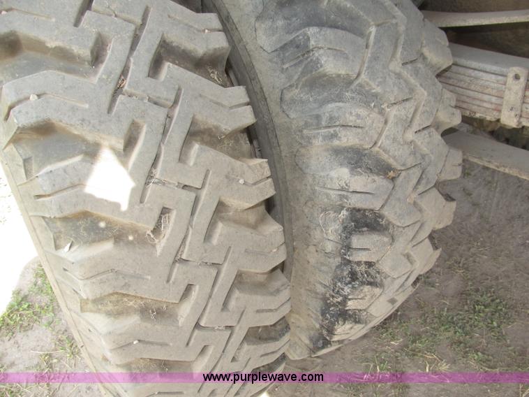 image for item B5207 1986 Ford F600 dump truck