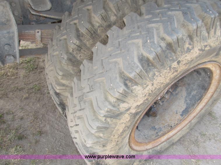 image for item B5207 1986 Ford F600 dump truck