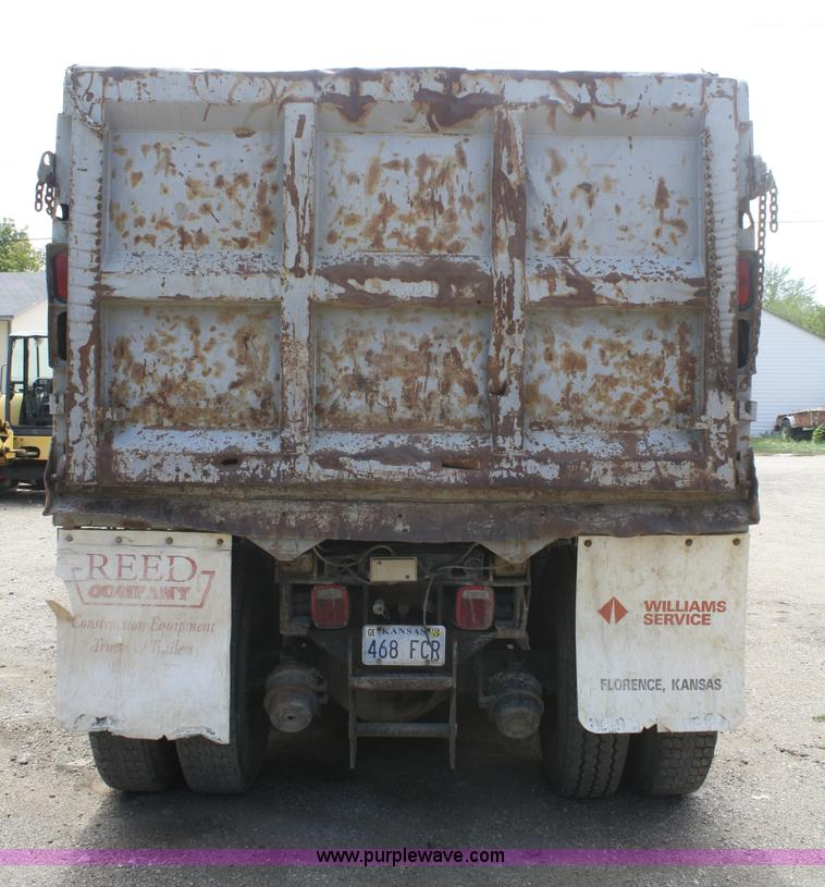 image for item B6968 1994 Ford LT8000 dump truck