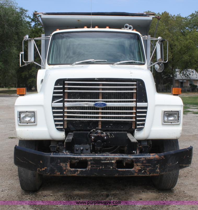 image for item B6968 1994 Ford LT8000 dump truck