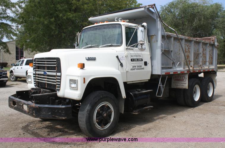 image for item B6968 1994 Ford LT8000 dump truck