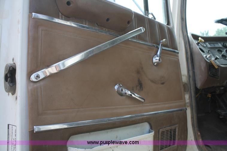 image for item B6968 1994 Ford LT8000 dump truck