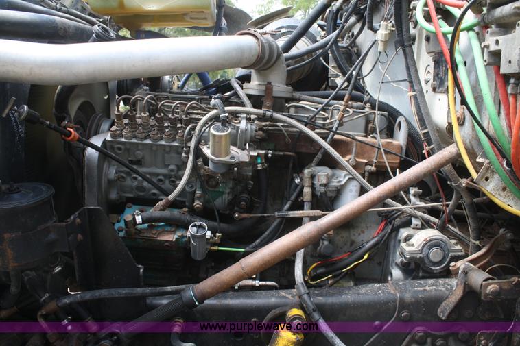 image for item B6968 1994 Ford LT8000 dump truck