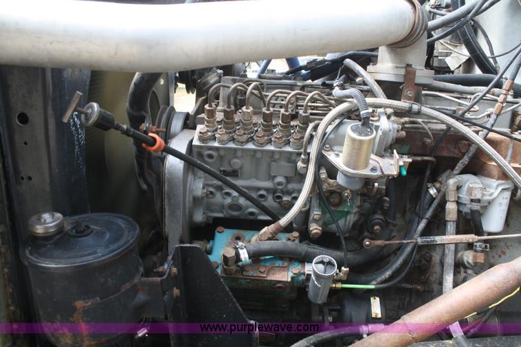 image for item B6968 1994 Ford LT8000 dump truck