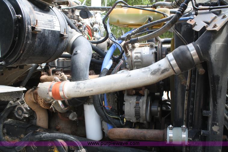 image for item B6968 1994 Ford LT8000 dump truck