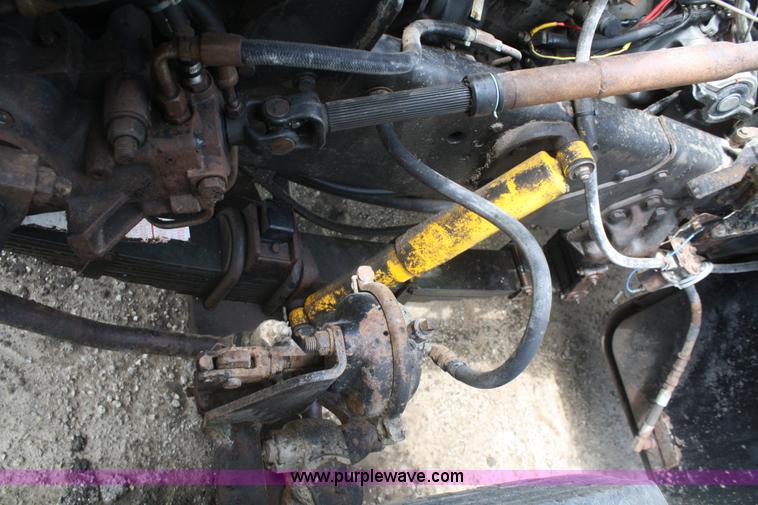 image for item B6968 1994 Ford LT8000 dump truck