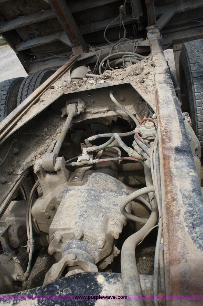 image for item B6968 1994 Ford LT8000 dump truck