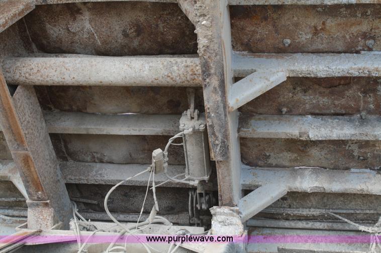 image for item B6968 1994 Ford LT8000 dump truck