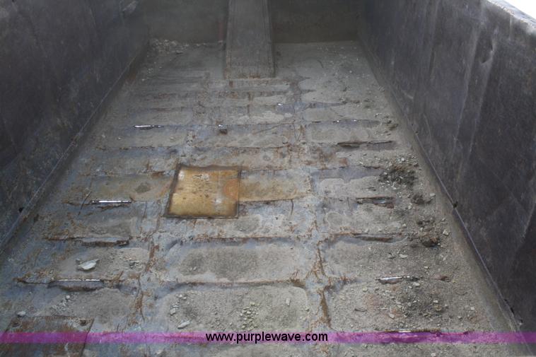 image for item B6968 1994 Ford LT8000 dump truck