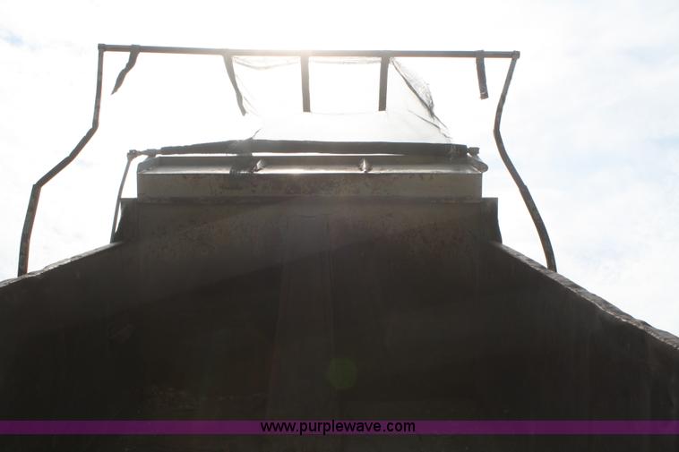 image for item B6968 1994 Ford LT8000 dump truck