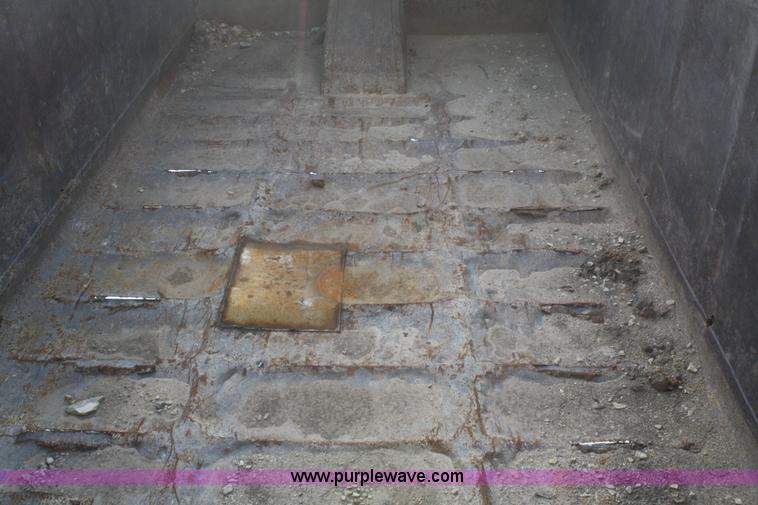 image for item B6968 1994 Ford LT8000 dump truck