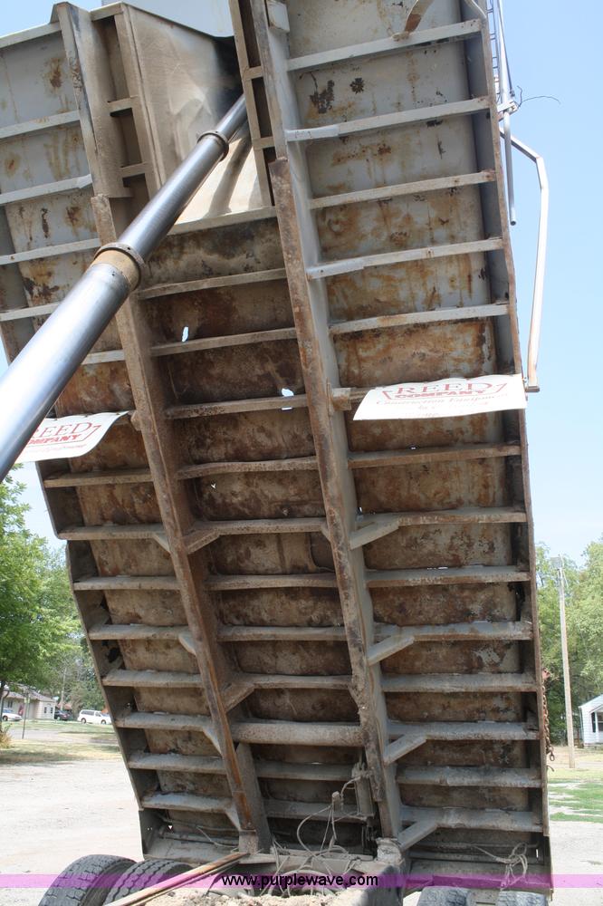 image for item B6968 1994 Ford LT8000 dump truck