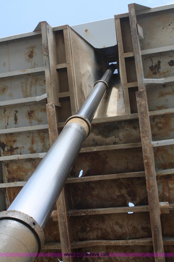 image for item B6968 1994 Ford LT8000 dump truck