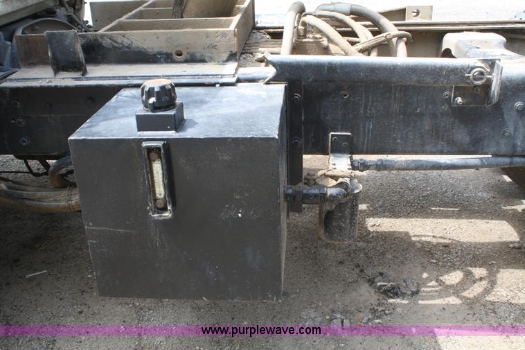 image for item B6968 1994 Ford LT8000 dump truck