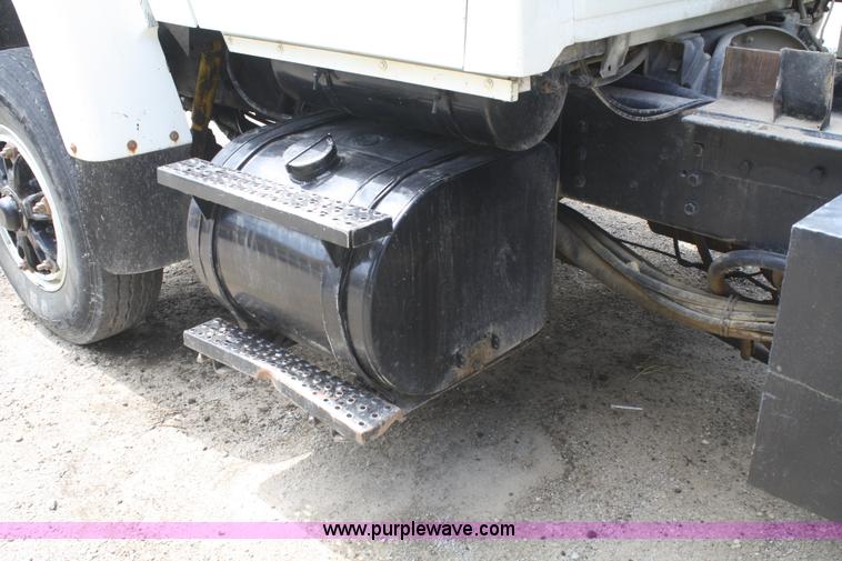image for item B6968 1994 Ford LT8000 dump truck