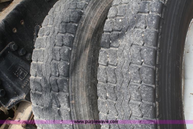 image for item B6968 1994 Ford LT8000 dump truck