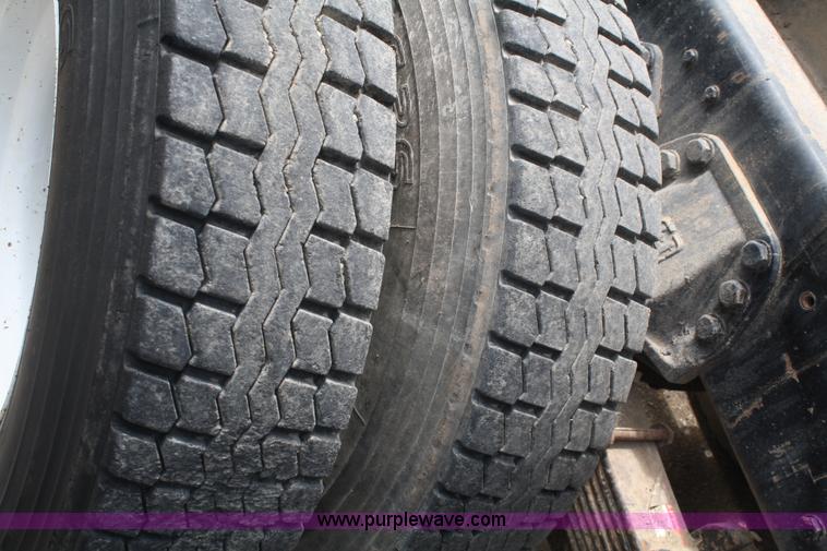 image for item B6968 1994 Ford LT8000 dump truck