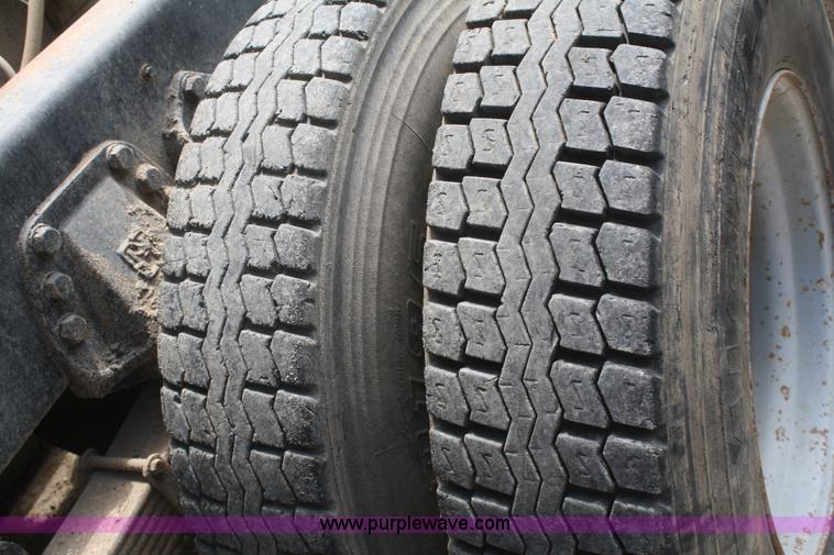 image for item B6968 1994 Ford LT8000 dump truck