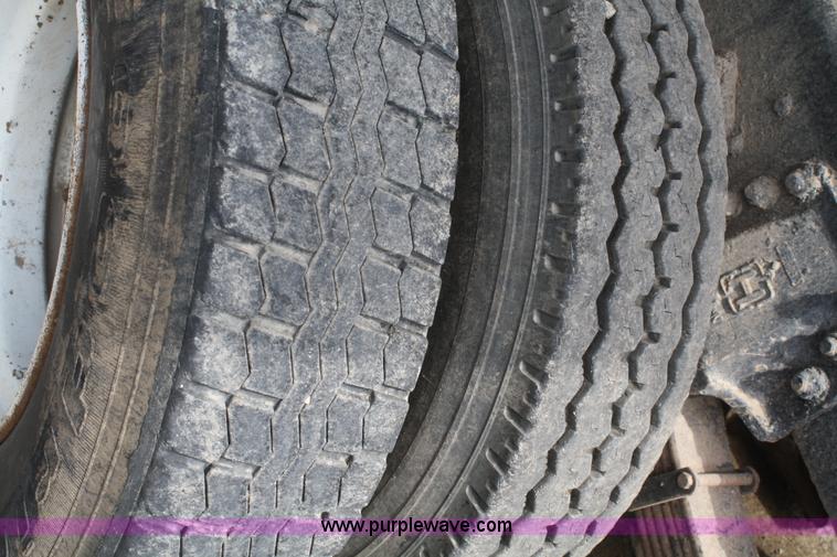 image for item B6968 1994 Ford LT8000 dump truck