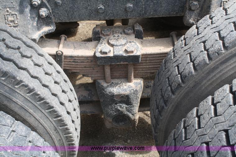 image for item B6968 1994 Ford LT8000 dump truck