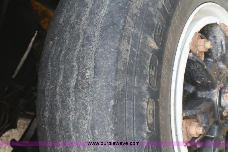 image for item B6968 1994 Ford LT8000 dump truck