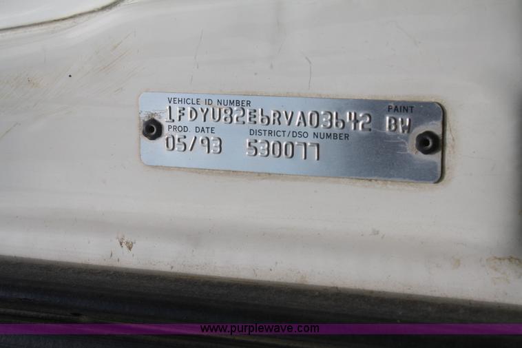 image for item B6968 1994 Ford LT8000 dump truck